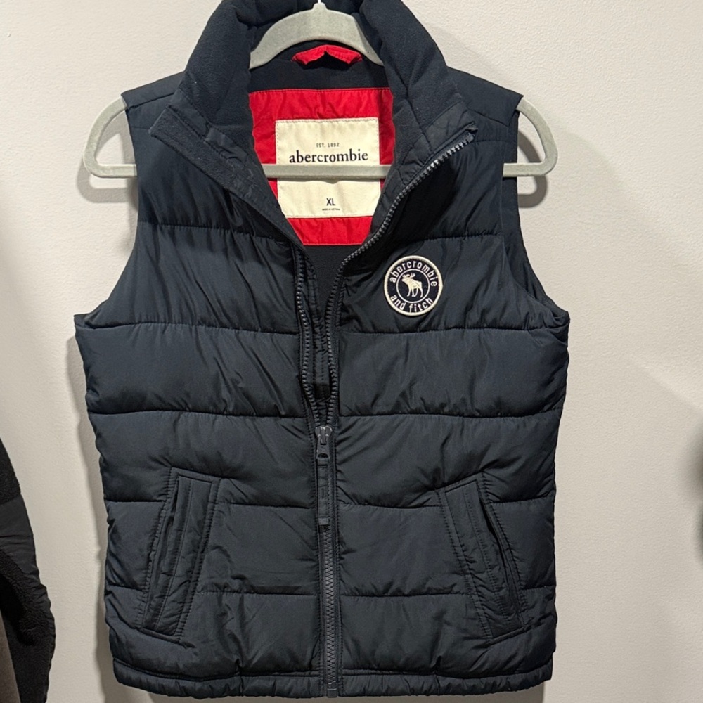 Abercrombie kids Navy Puffer Vest XL